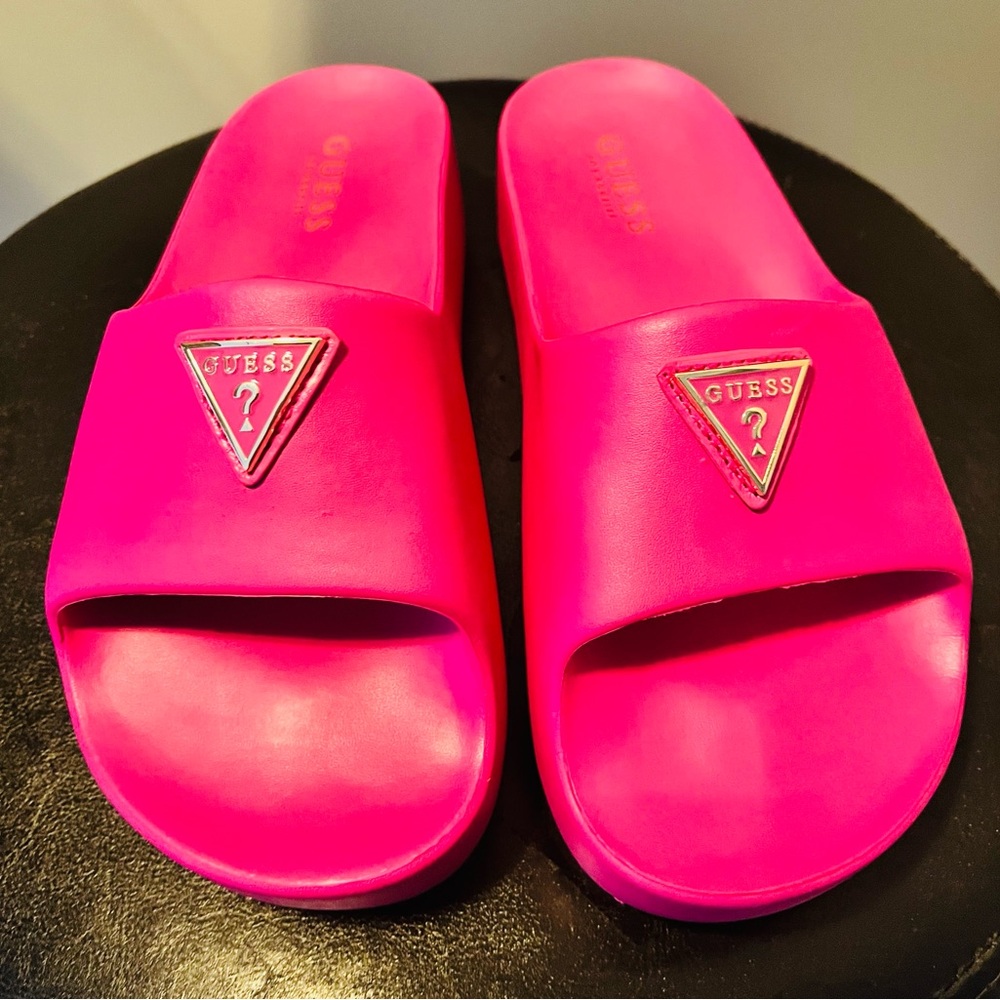 GUESS FUSCIA SLIDES